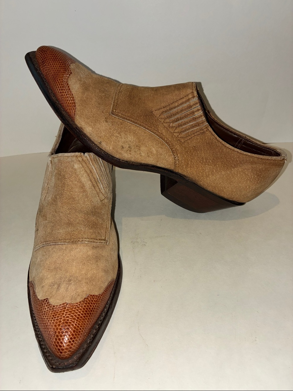 Nicona tan suede/snake skin, flat tip cowboy shoe boots. Sz6